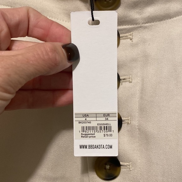 BB Dakota Eggshell Hight waist button up linen pleated shorts | NWT | 4 - Picture 4 of 10